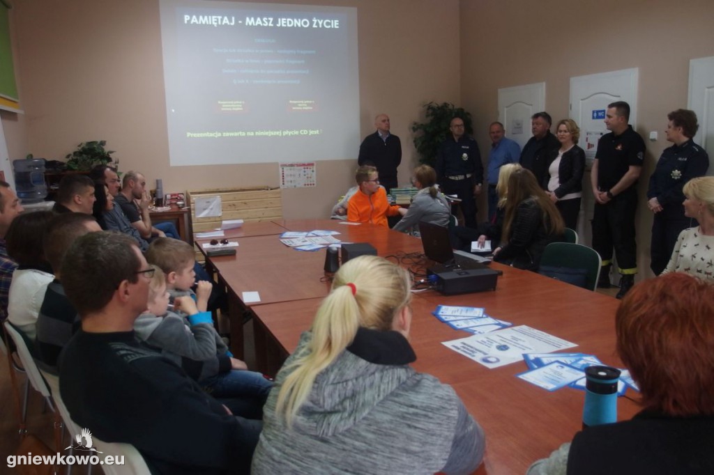 Doskonalili jazdę samochodem wyposażonym w troleje