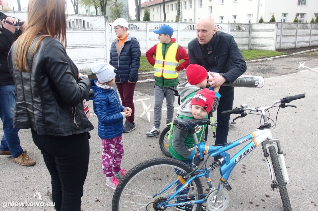 Doskonalili jazdę samochodem wyposażonym w troleje