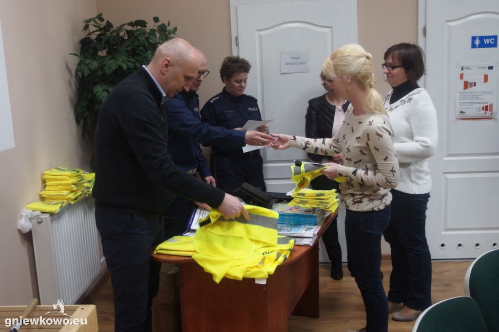 Doskonalili jazdę samochodem wyposażonym w troleje