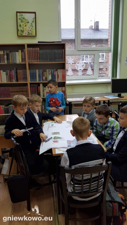 SP w Gąskach na lekcji bibliotecznej