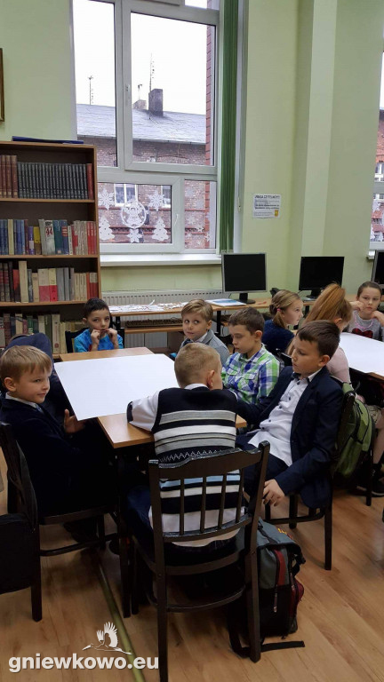 SP w Gąskach na lekcji bibliotecznej