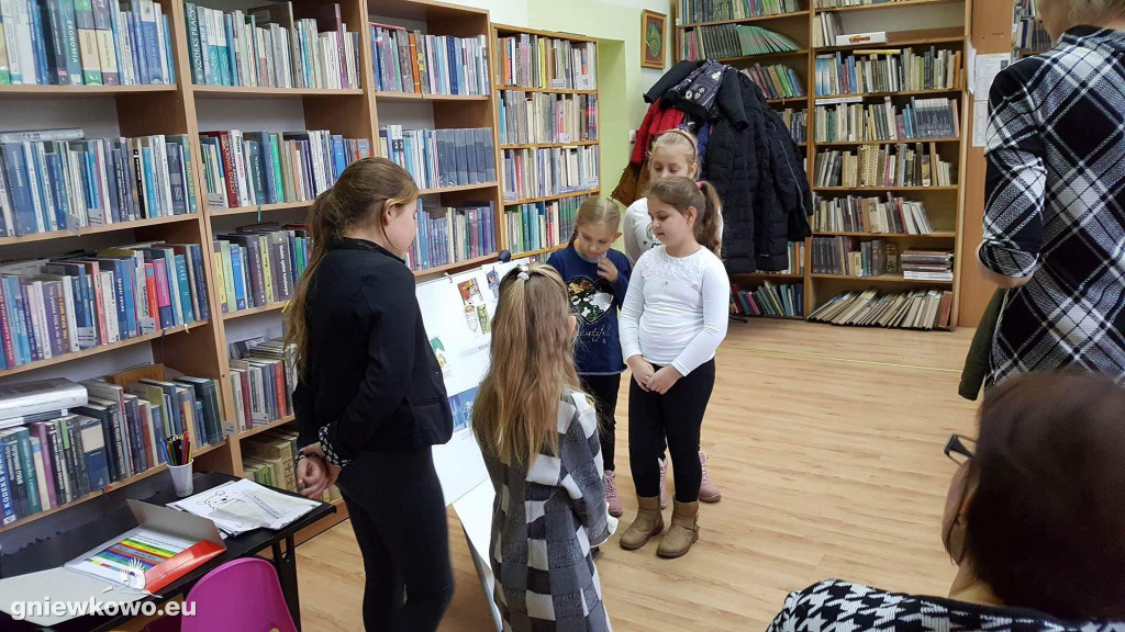 SP w Gąskach na lekcji bibliotecznej