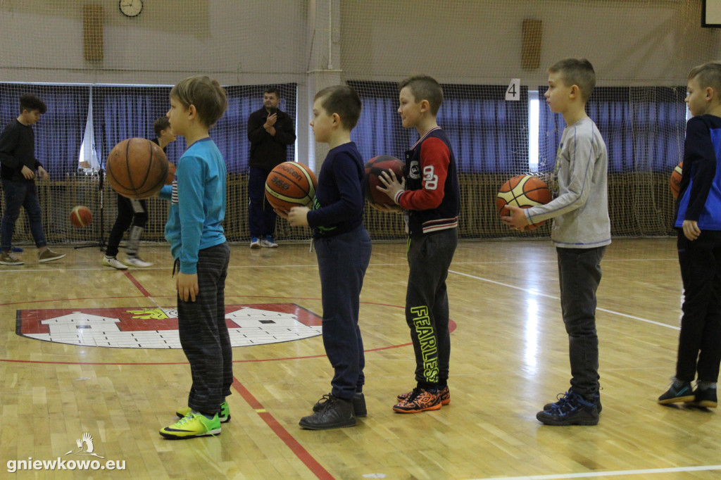 Dzień z koszykówką