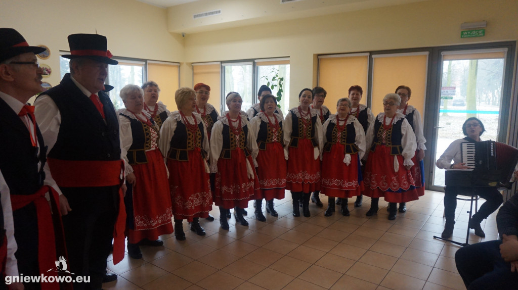 Gniewkowianie na Dniu Kobiet w ŚDS