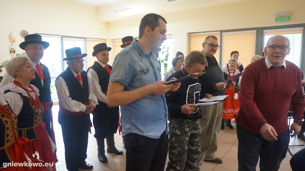 Gniewkowianie na Dniu Kobiet w ŚDS
