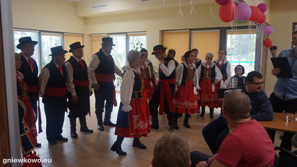Gniewkowianie na Dniu Kobiet w ŚDS