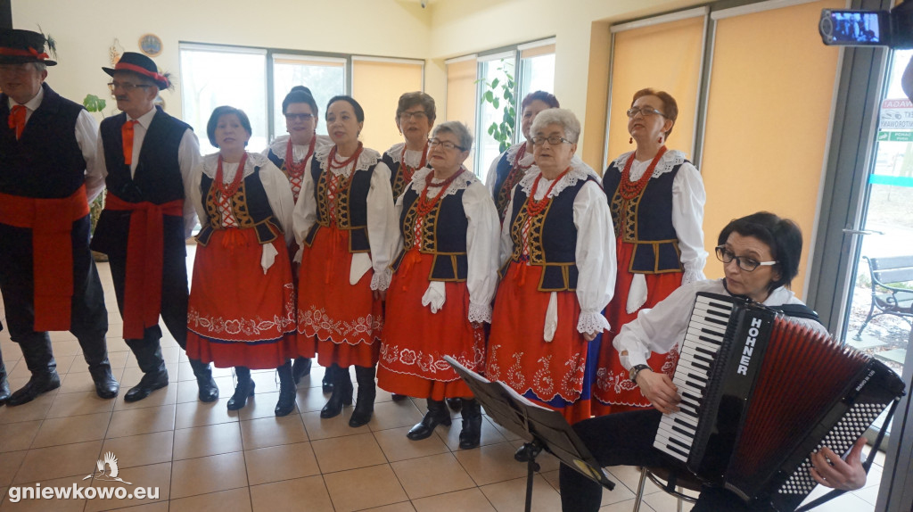 Gniewkowianie na Dniu Kobiet w ŚDS