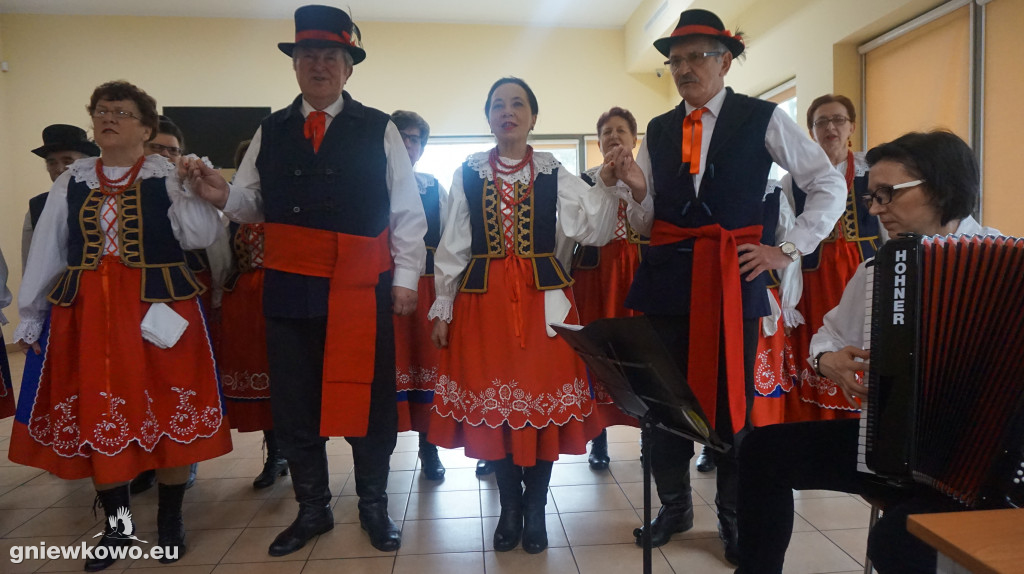 Gniewkowianie na Dniu Kobiet w ŚDS
