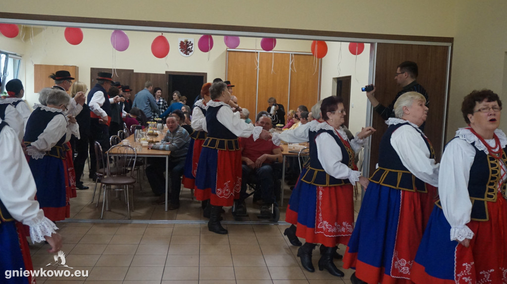 Gniewkowianie na Dniu Kobiet w ŚDS