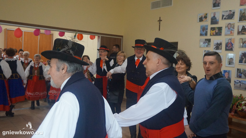 Gniewkowianie na Dniu Kobiet w ŚDS