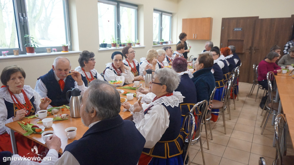 Gniewkowianie na Dniu Kobiet w ŚDS