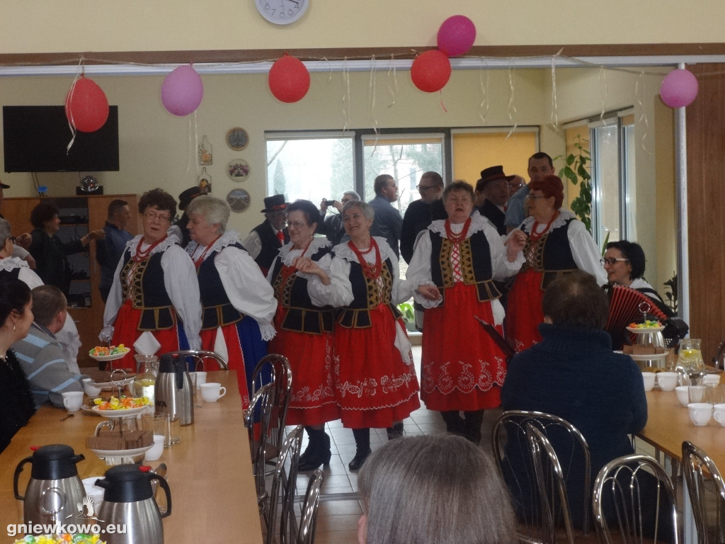Gniewkowianie na Dniu Kobiet w ŚDS