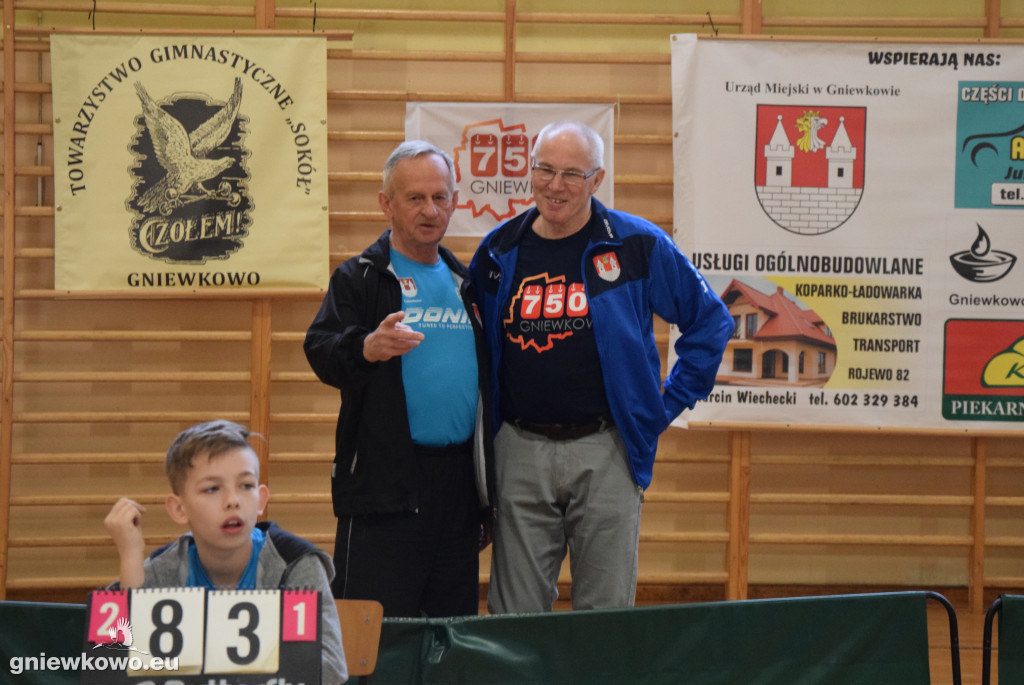 750 minut tenisa stołowego na 750 lat