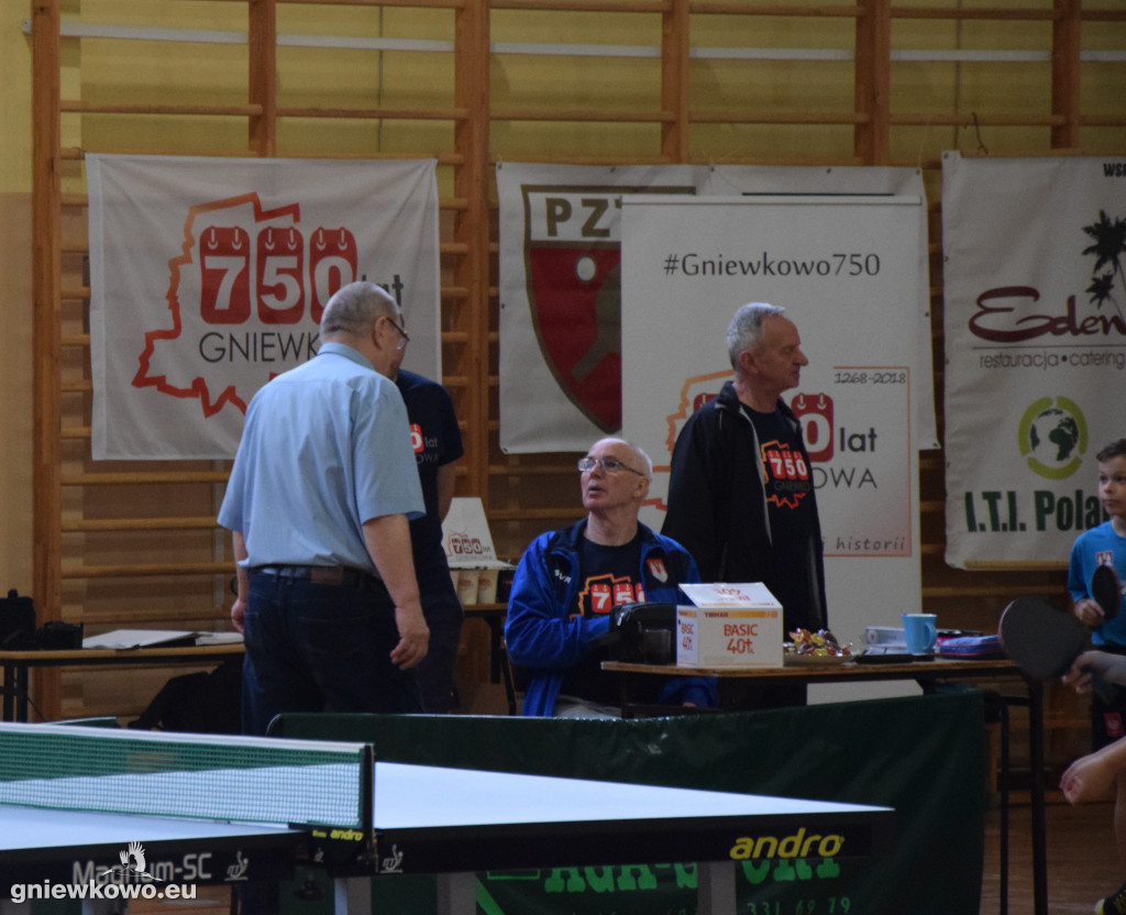 750 minut tenisa stołowego na 750 lat