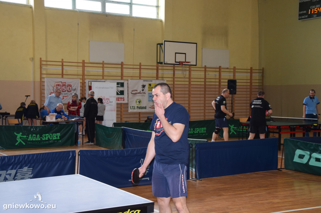750 minut tenisa stołowego na 750 lat