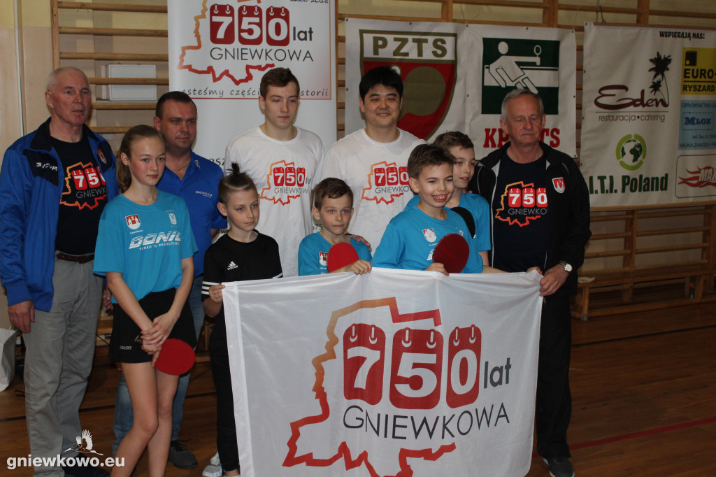 750 minut tenisa stołowego na 750 lat