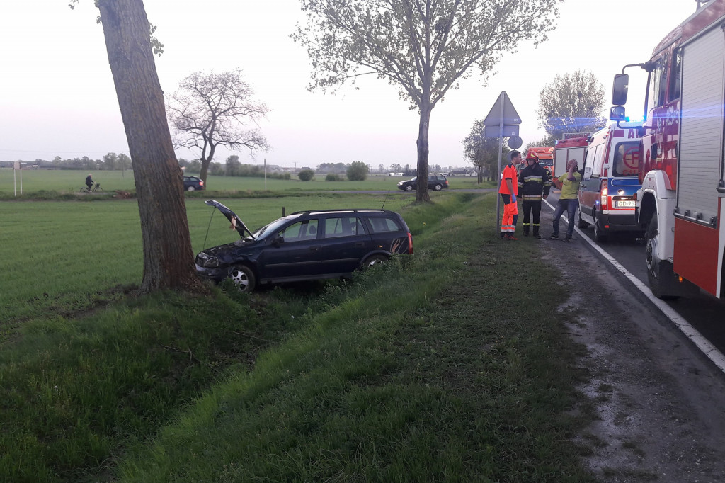 Opel w rowie w Wielowsi