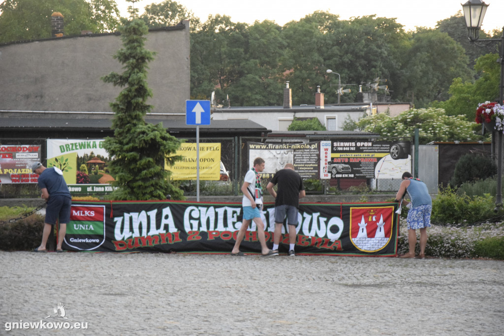 Kibice na Rynku po awansie Unii do IV ligi