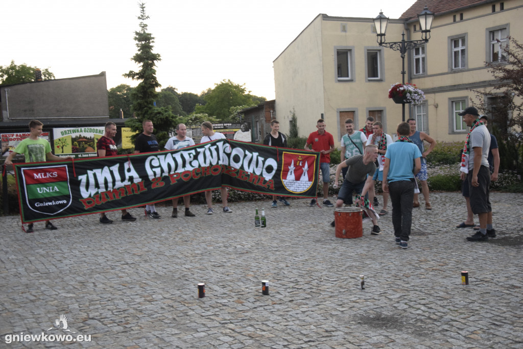 Kibice na Rynku po awansie Unii do IV ligi