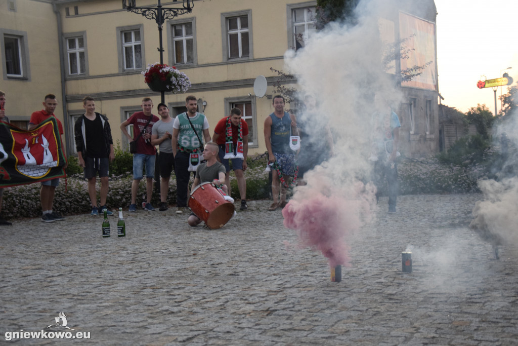 Kibice na Rynku po awansie Unii do IV ligi