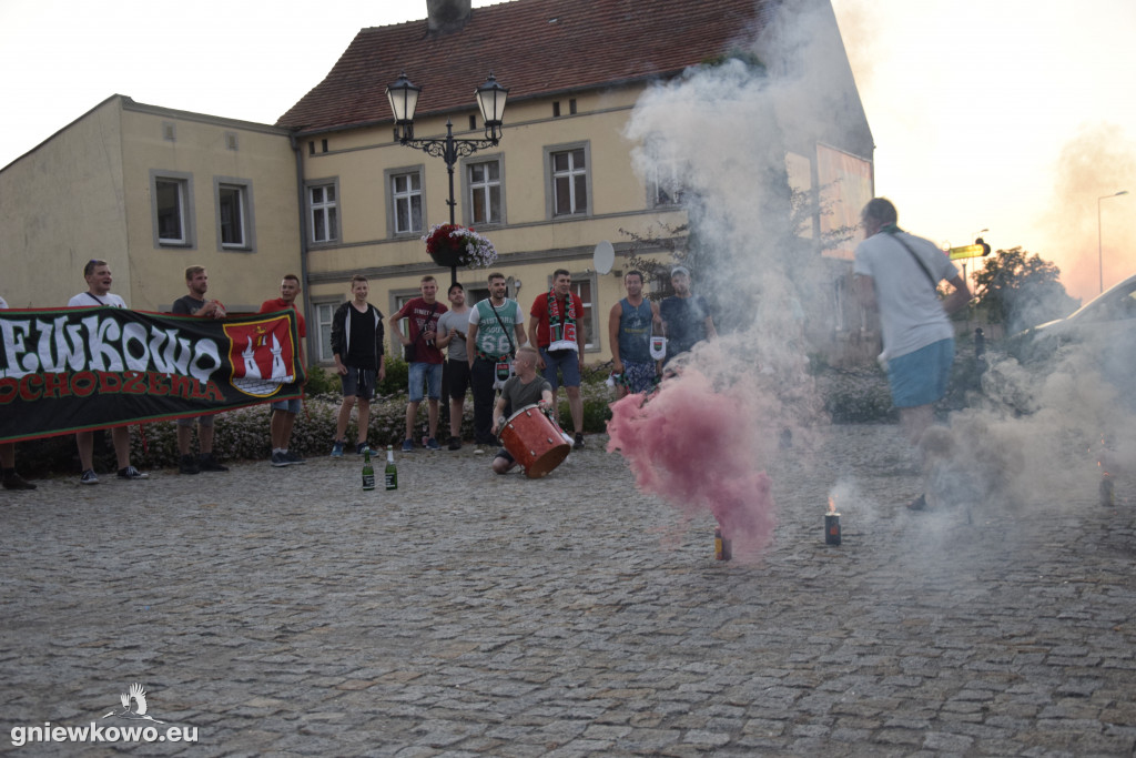 Kibice na Rynku po awansie Unii do IV ligi