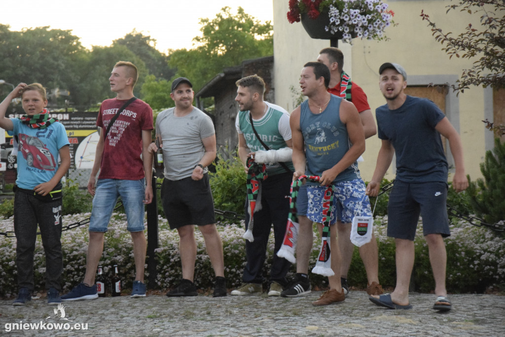 Kibice na Rynku po awansie Unii do IV ligi