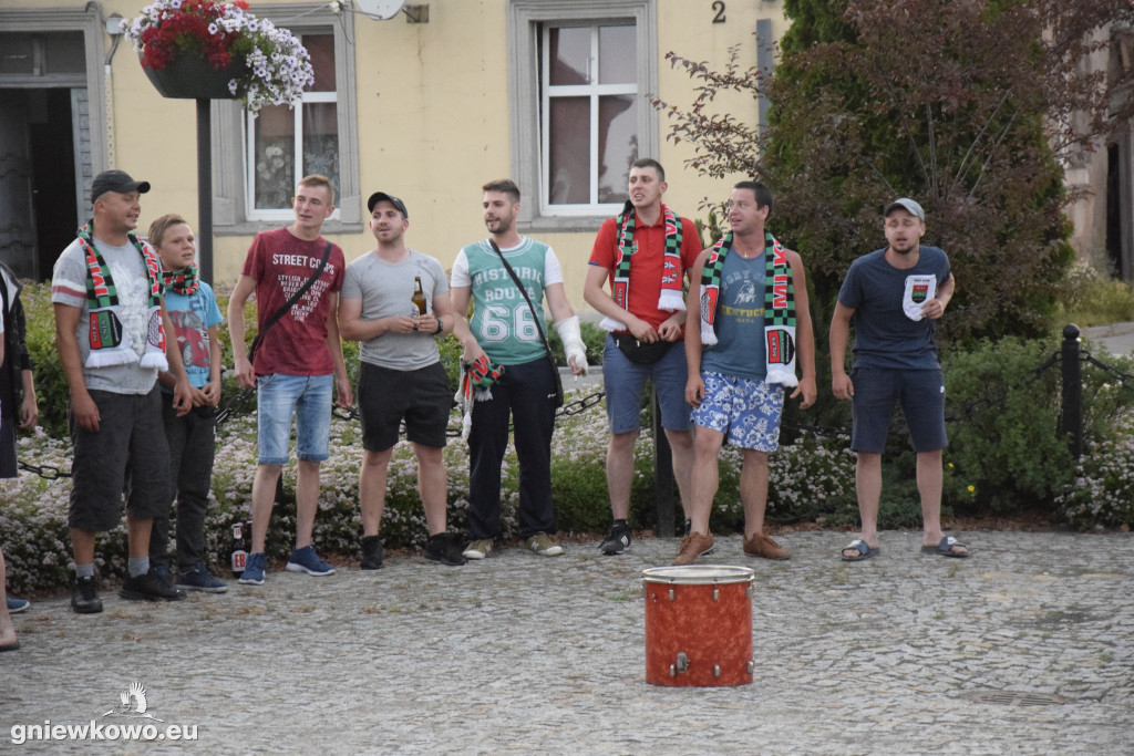 Kibice na Rynku po awansie Unii do IV ligi