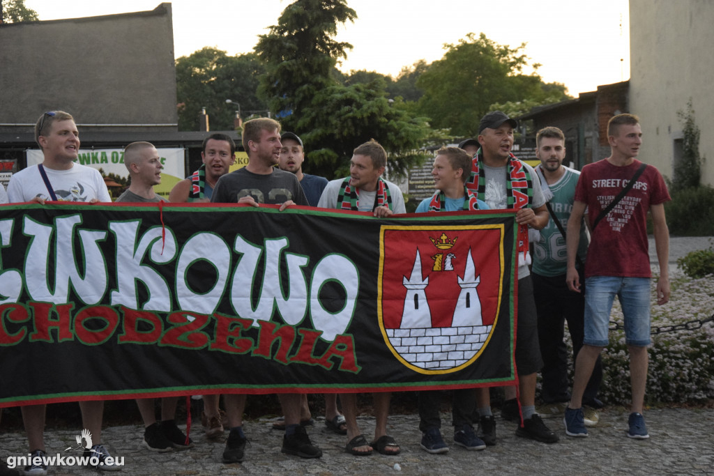 Kibice na Rynku po awansie Unii do IV ligi