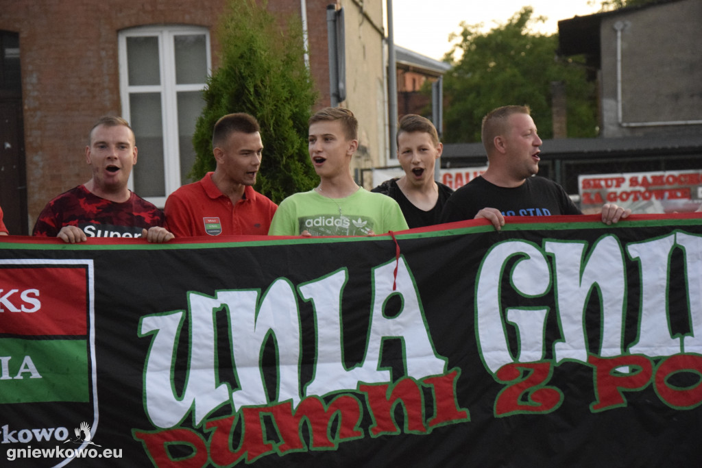 Kibice na Rynku po awansie Unii do IV ligi