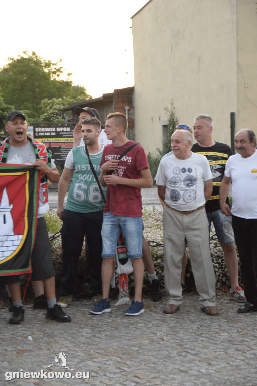 Kibice na Rynku po awansie Unii do IV ligi