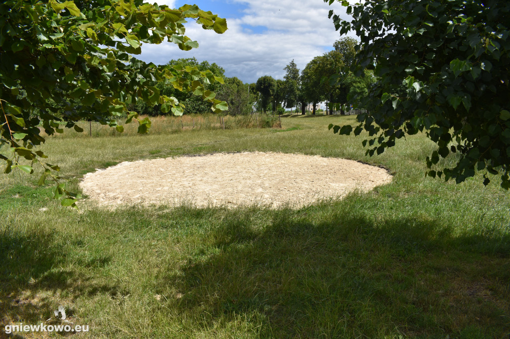 Budowa plaży nad stawkiem
