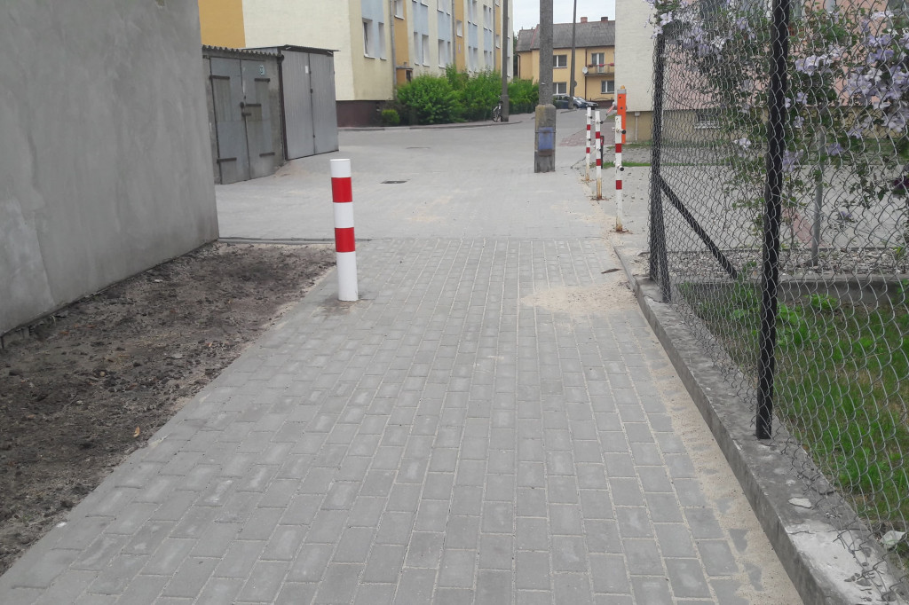 Nowy chodnik między Piasta a Pająkowskiego