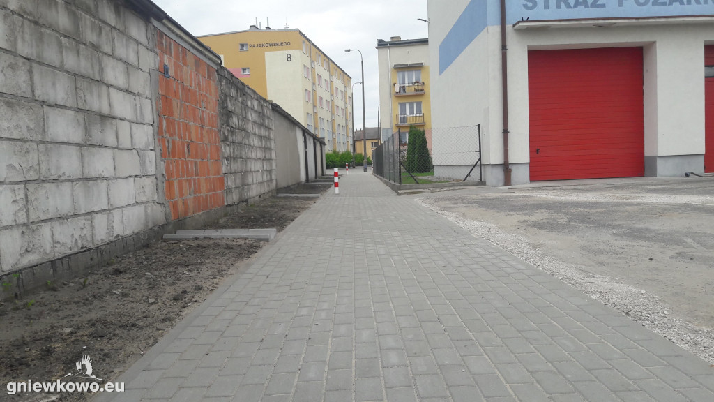 Nowy chodnik między Piasta a Pająkowskiego