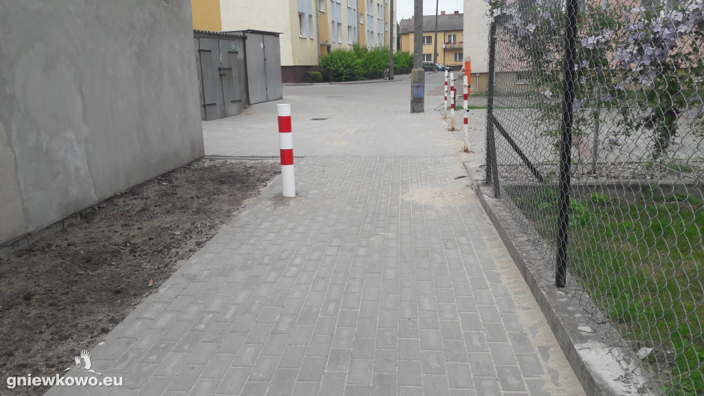Nowy chodnik między Piasta a Pająkowskiego