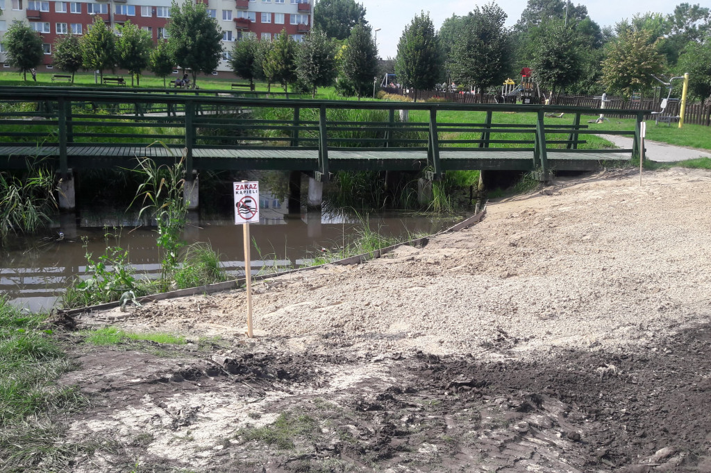Budowa plaży nad stawkiem cz. 2