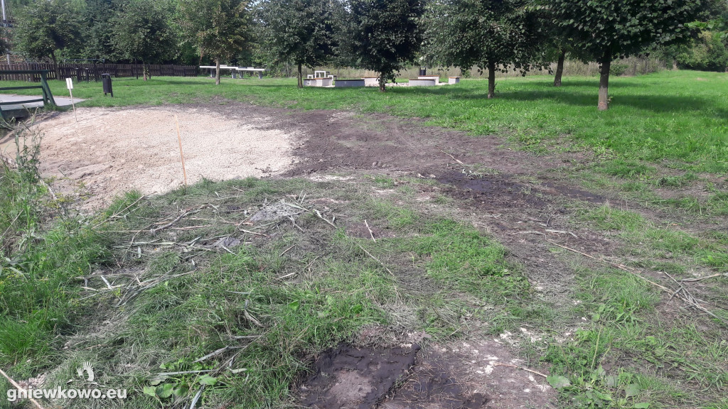Budowa plaży nad stawkiem cz. 2