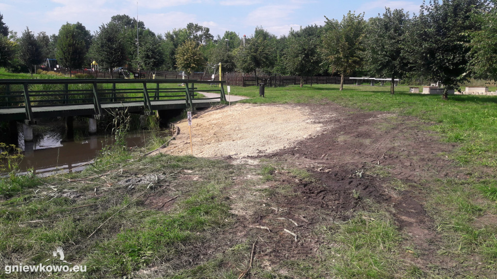 Budowa plaży nad stawkiem cz. 2