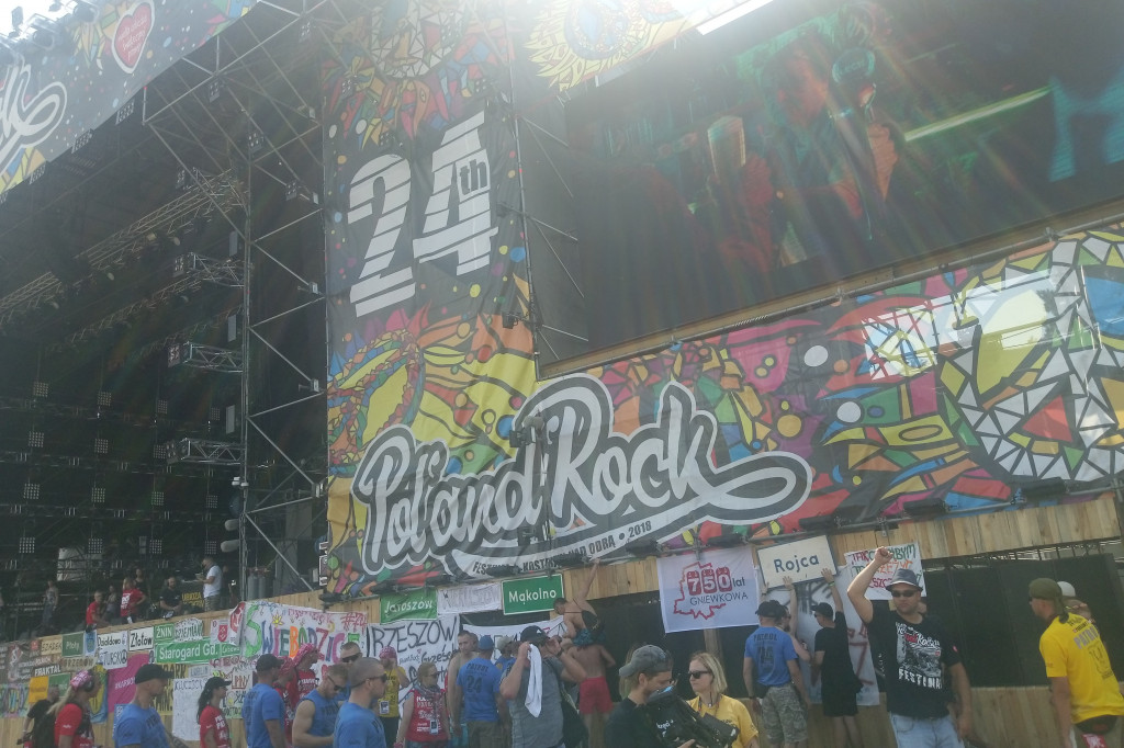 Flaga 750 lat Gniewkowa na Woodstocku