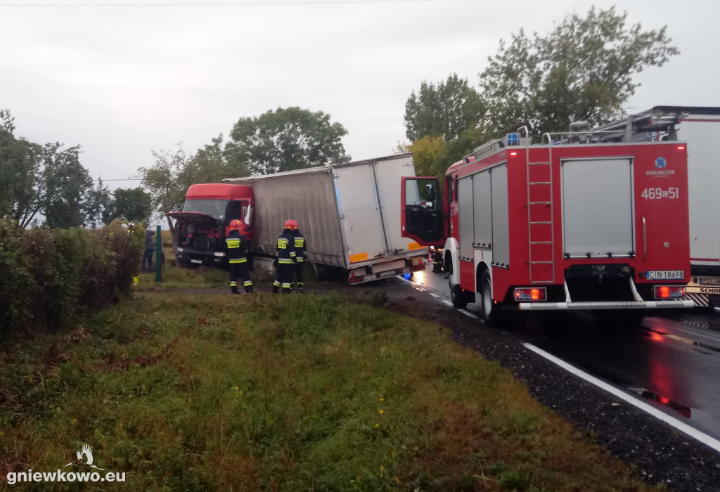 Ciężarówka w rowie w Wielowsi