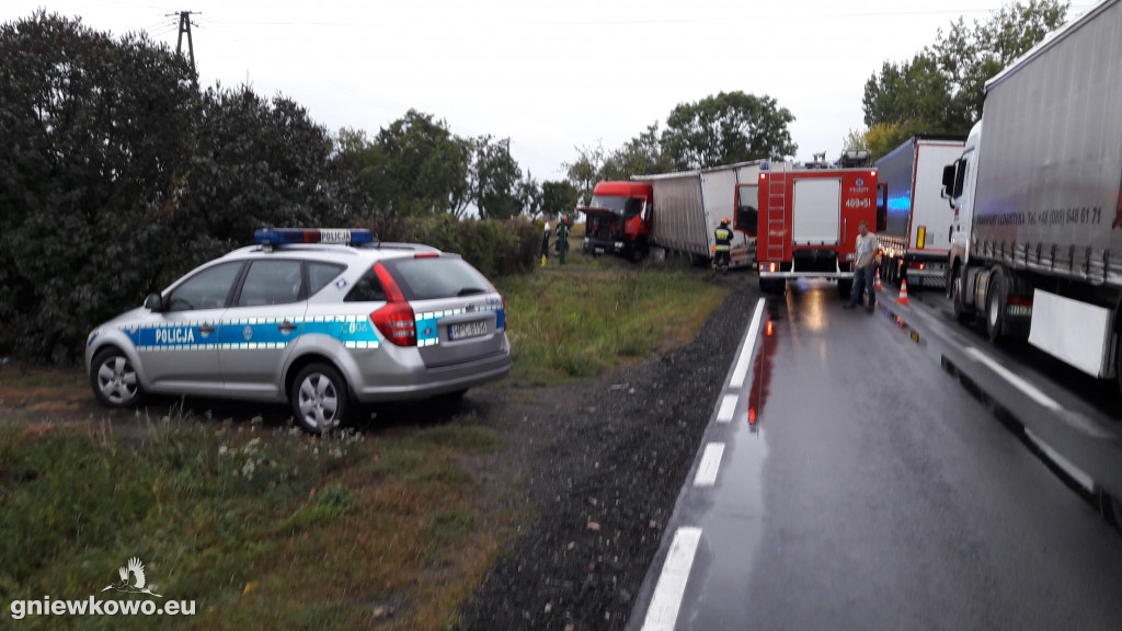 Ciężarówka w rowie w Wielowsi