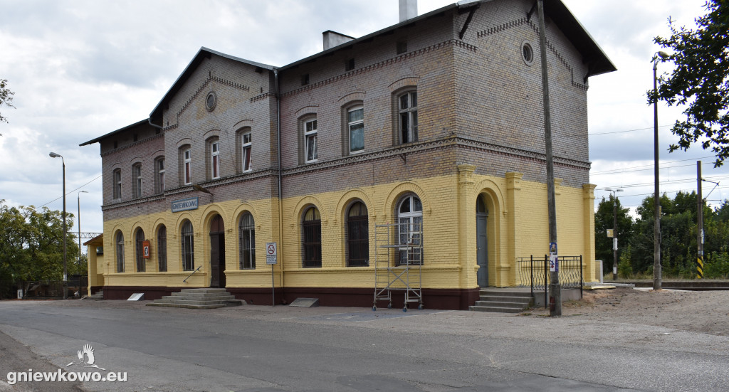Malowanie dworca PKP w Gniewkowie