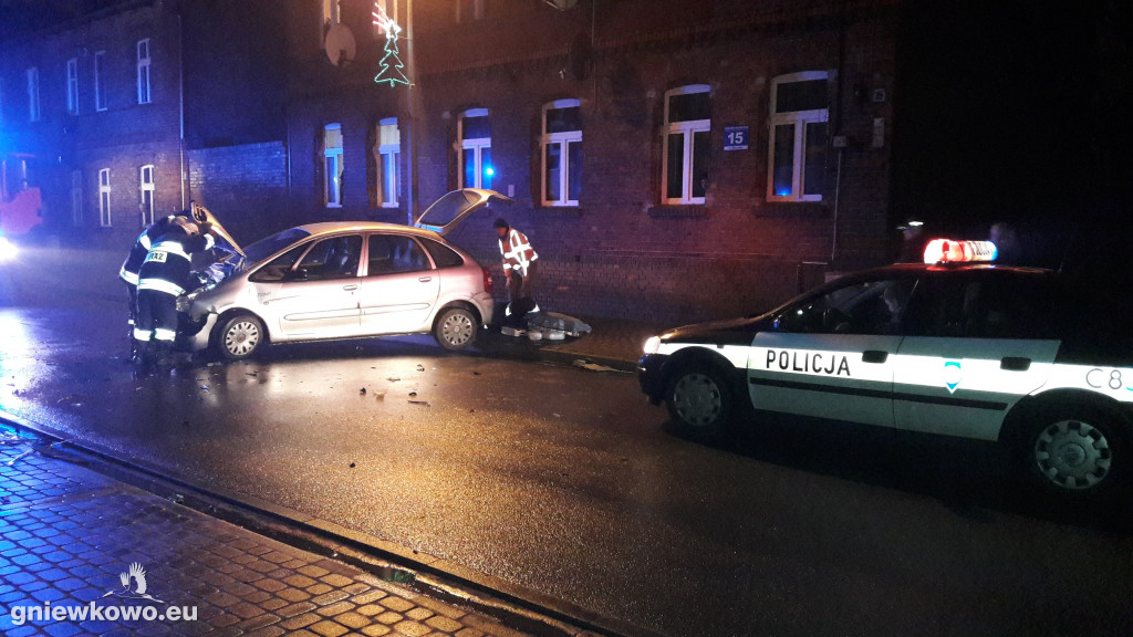 Zderzenie dwóch aut na Dworcowej