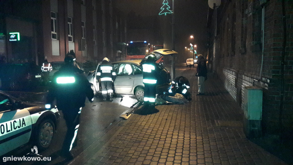 Zderzenie dwóch aut na Dworcowej