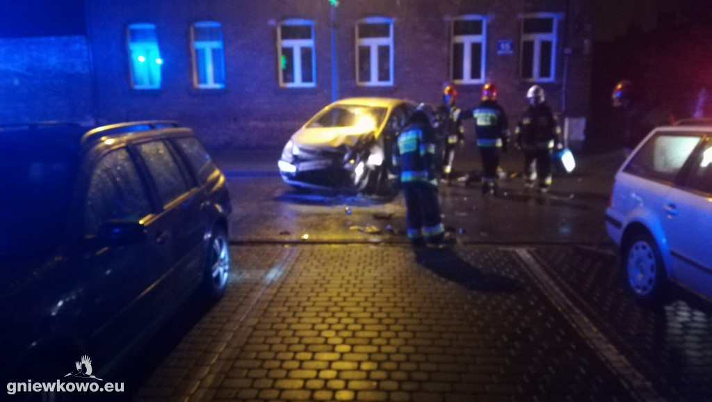 Zderzenie dwóch aut na Dworcowej