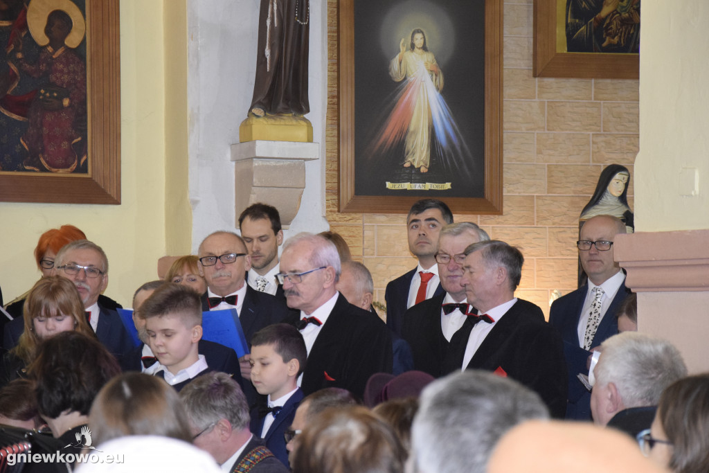 Kolędowanie w kościele NSPJ