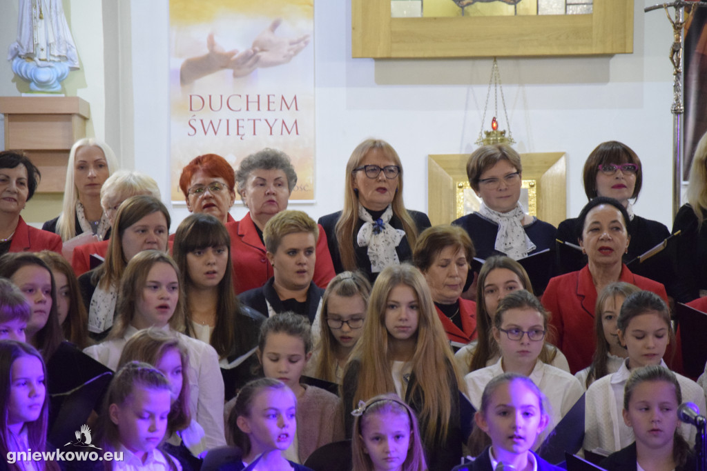 Kolędowanie w kościele NSPJ