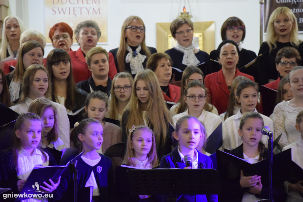 Kolędowanie w kościele NSPJ