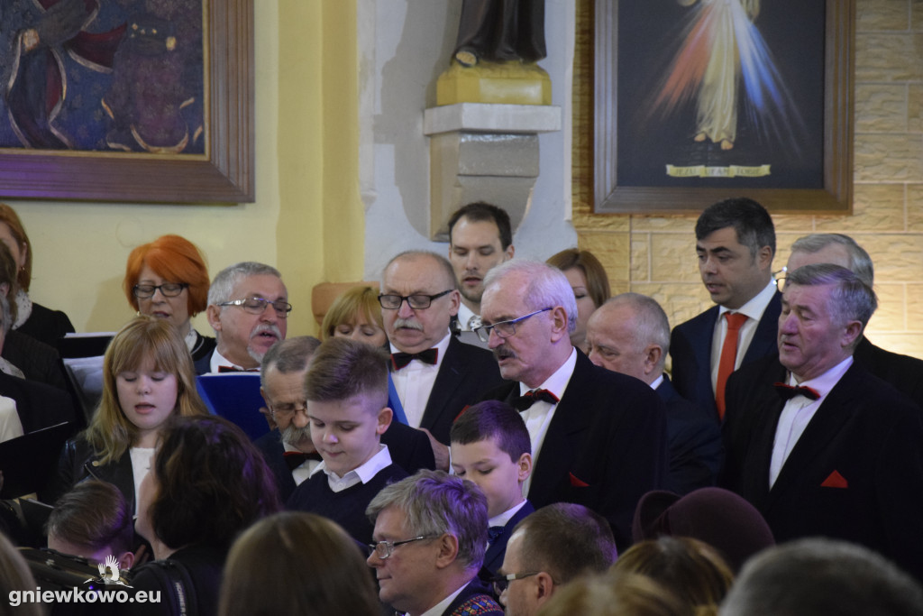 Kolędowanie w kościele NSPJ
