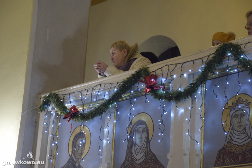 Kolędowanie w kościele NSPJ