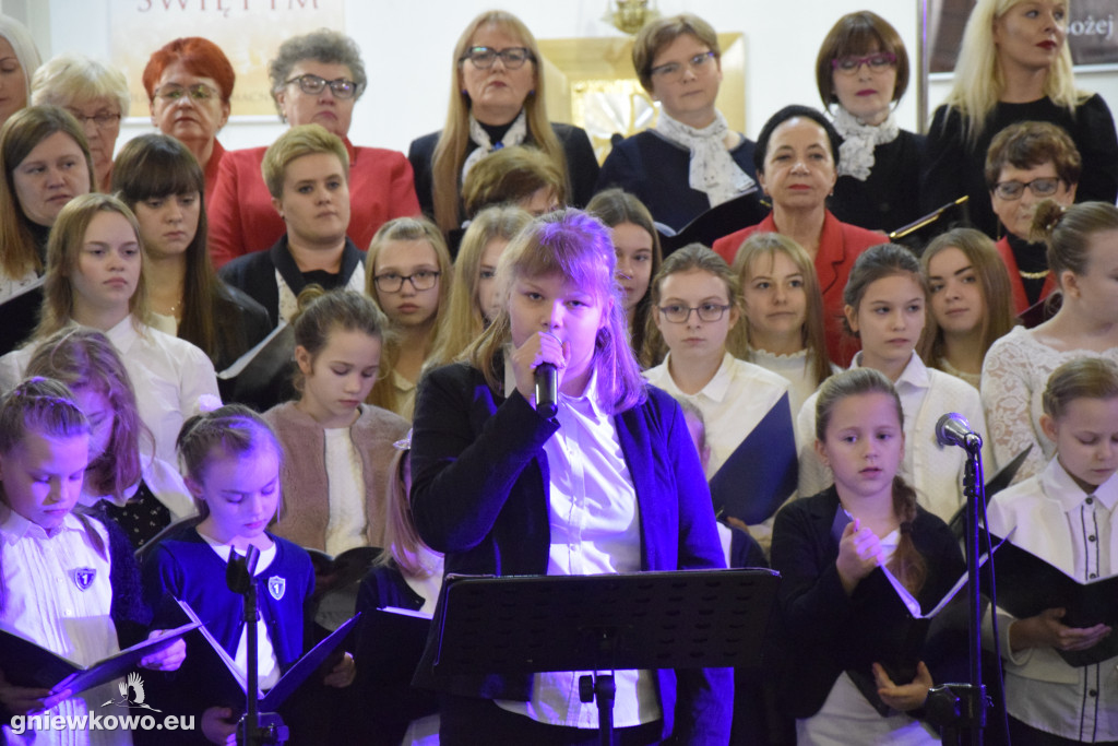 Kolędowanie w kościele NSPJ